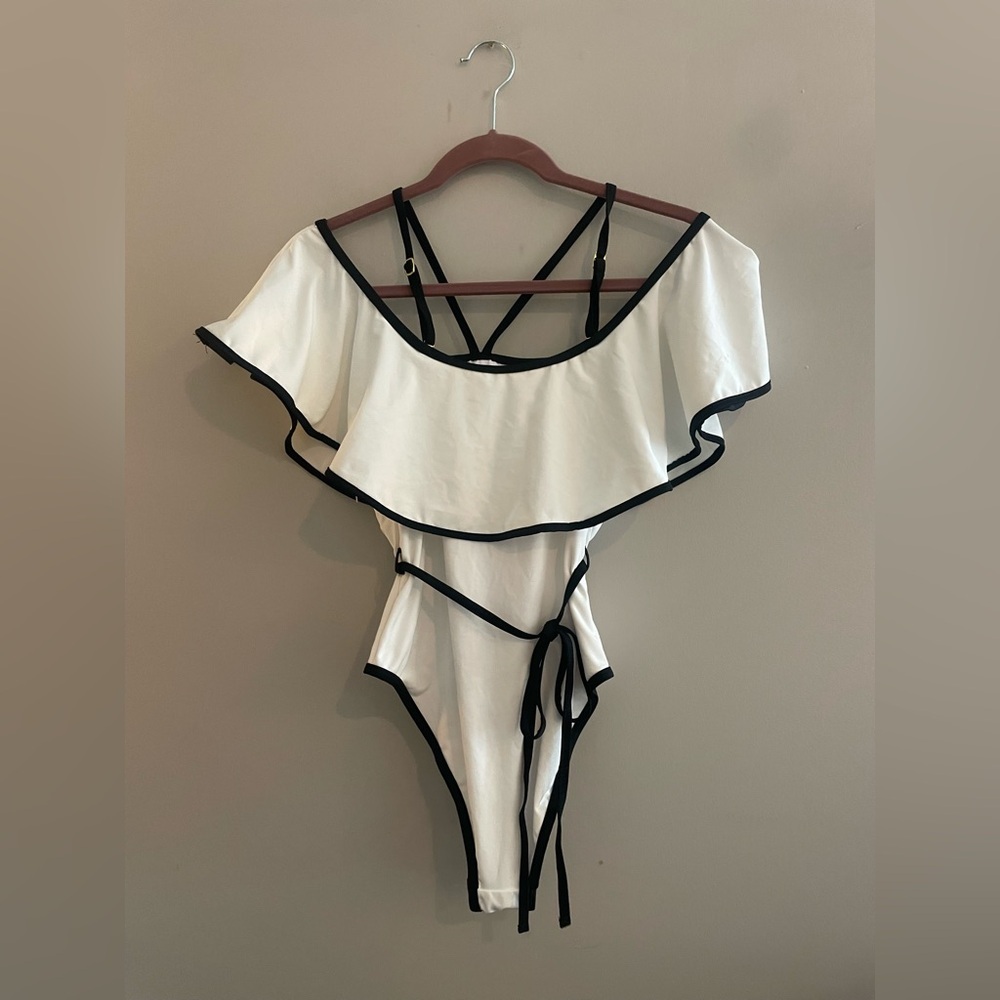 Beach Joy White One Piece with Black Trim and Ruffle new without tags - Picture 4 of 6